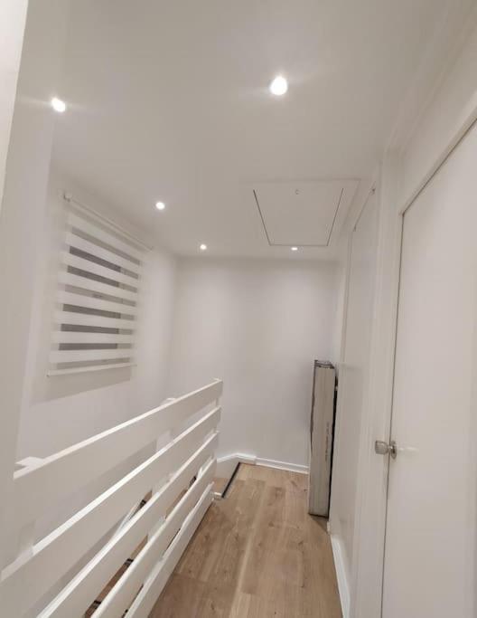 דירות לונדון Impeccable 2-Bed House מראה חיצוני תמונה